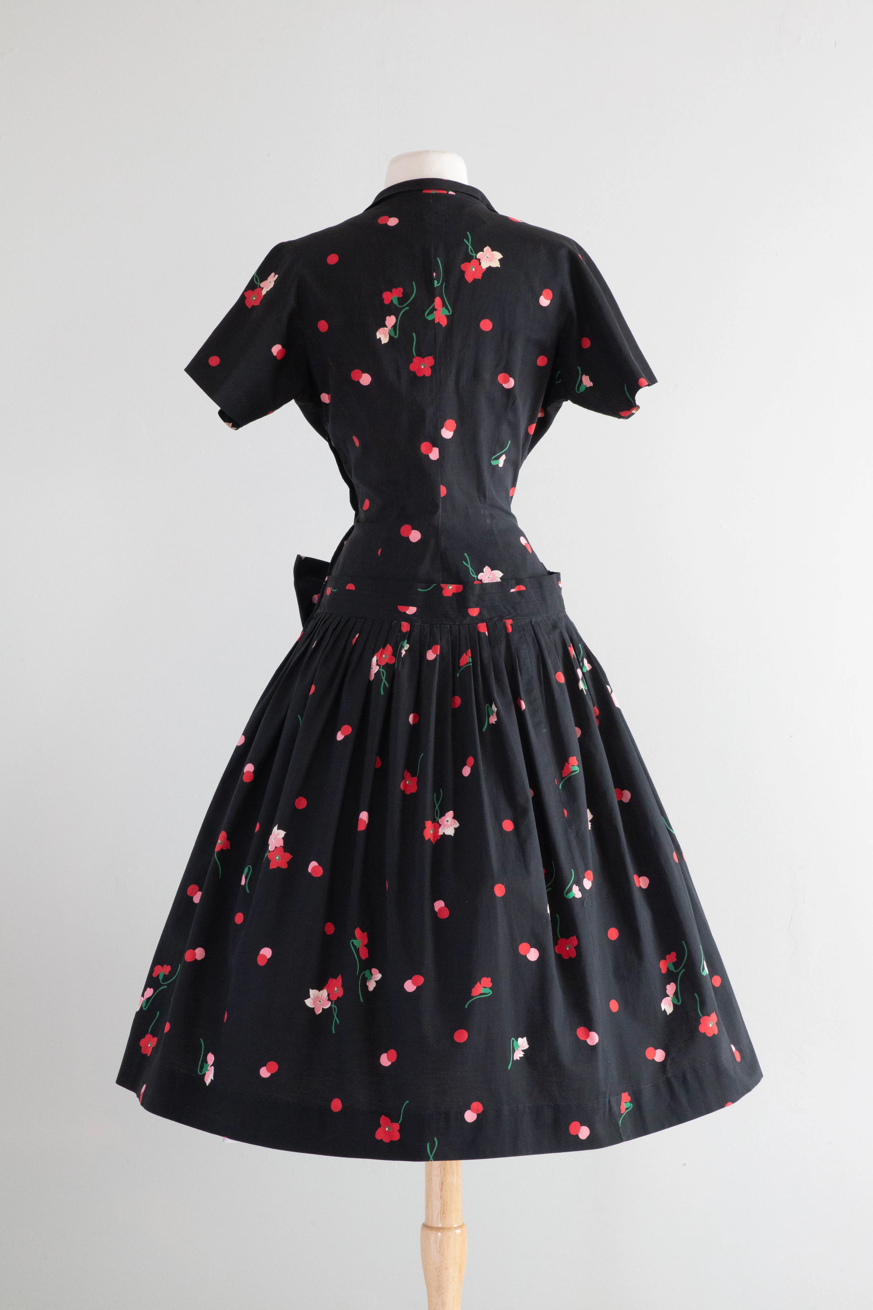 Beautiful 1950's Cotton Floral Print Dress By Tailored Junior / Medium