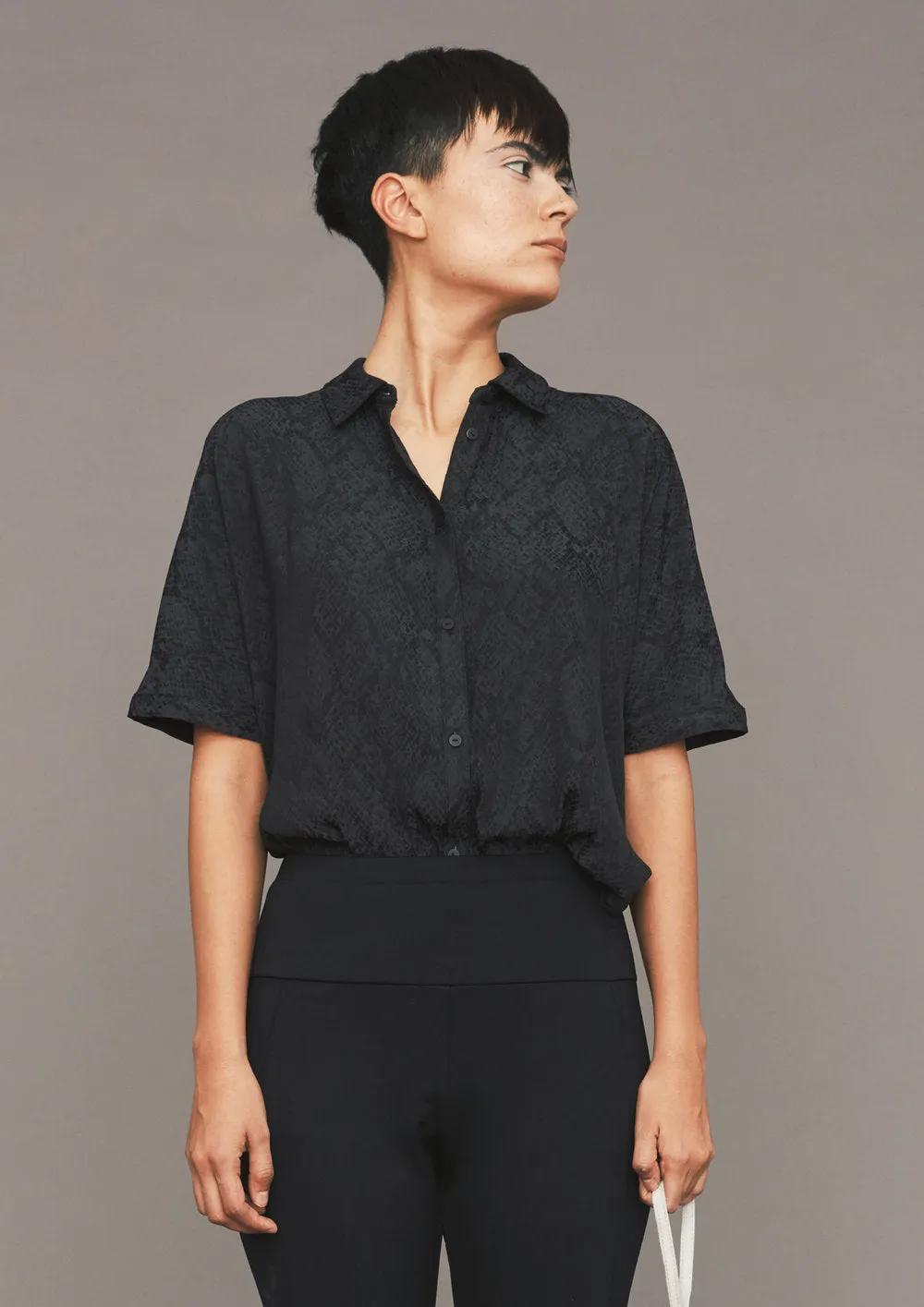 BLOUSE SHORT SLEEVES - JACQUARD SATIN black snake