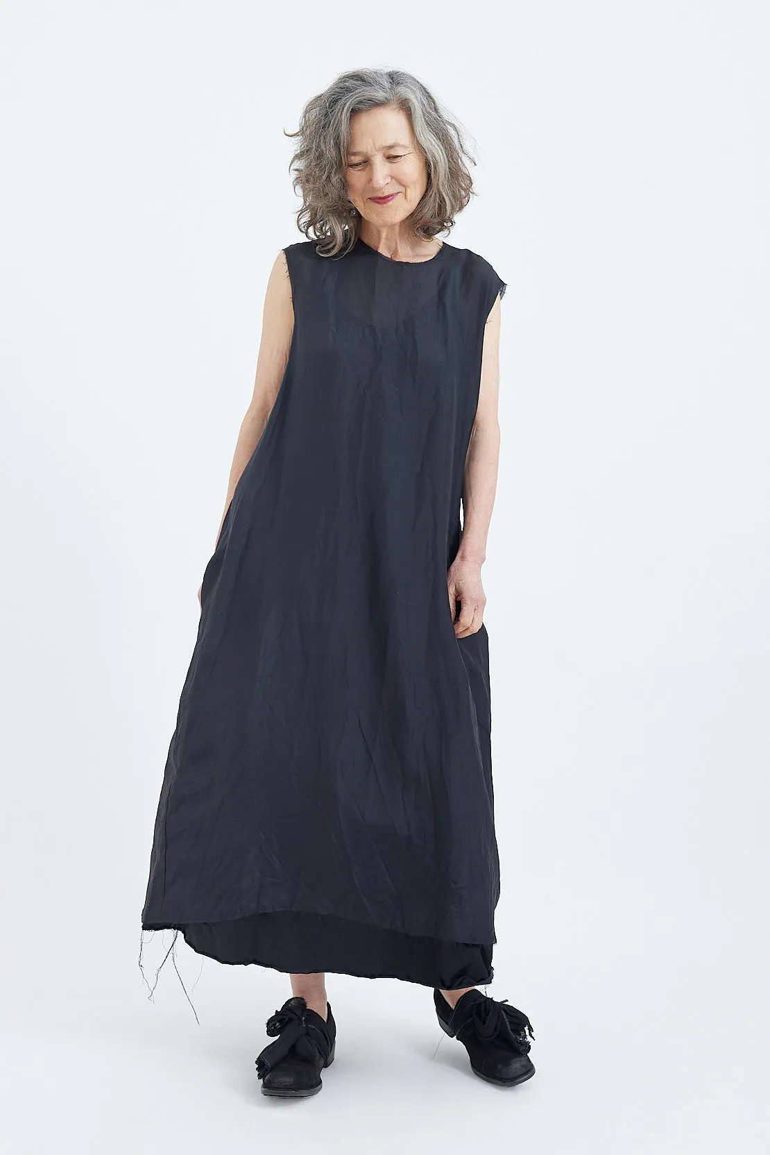 SCHA - Round Neck Sleeveless Dress OE